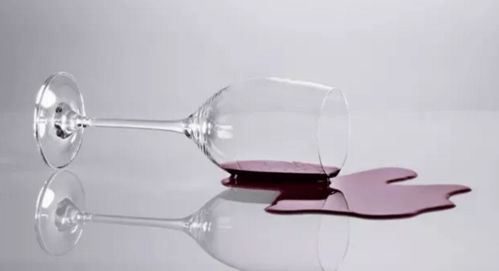 為什么喝紅酒一定要用高腳杯？
